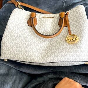 Micheal kors purse